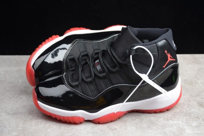 One Kick Air Bred(2019) 378037-061 11 Jordan 0812
